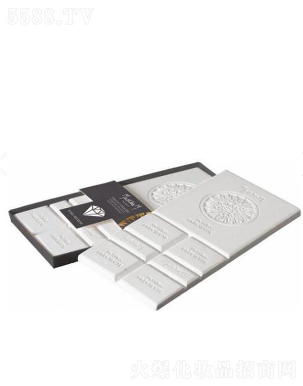 ������(�Ϻ�)Ʒ�ƹ����ɷ����޹�˾���Ϻ������� ��?sh��)۠��������ʯ�?��̫�(y��ng)��ϵ�У����F���궹����