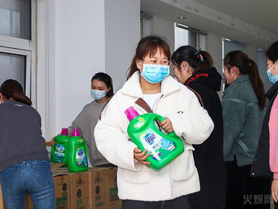 ������Ů��(ji��)���𱬾W(w��ng)�ɰl(f��)Ů�񌣌ٶY��