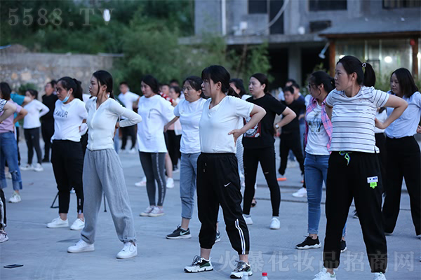 �W�����W�Ļ����I���Ͼ�ɽ�L��