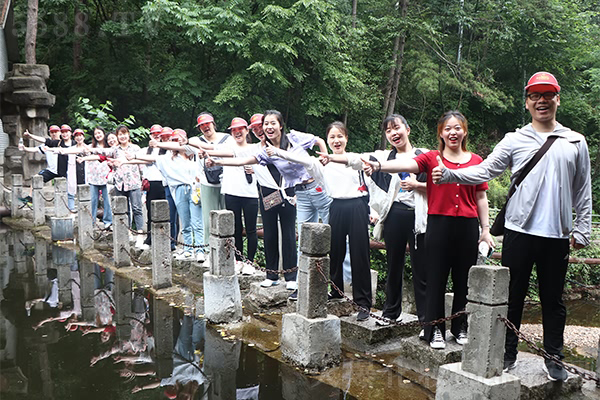 ɽˮ�f�������к��\