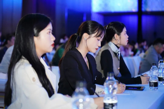 安若希將與你并肩共贏新年 安若希將與你并肩共贏新年