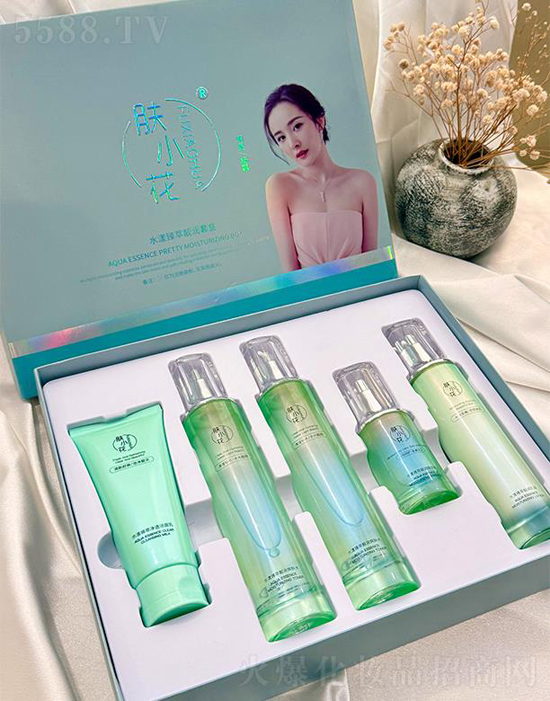 膚小花水漾臻萃靚潤(rùn)套盒 膚小花水漾臻萃靚潤(rùn)套盒