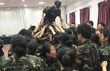 �Θ�ƥ�R�y��Խ�����˱��F(tu��n)���L(zh��ng)�ǣ�