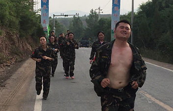 �@���H�H�Ǻ�(ji��n)�ε�ͽ���������x�����������ǈF(tu��n)�(du��)���ںϣ�