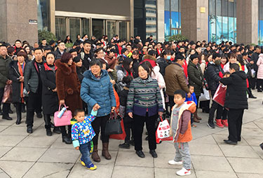 ��ʮ����������B(y��ng)�������gӭ��ĸ���c��10����